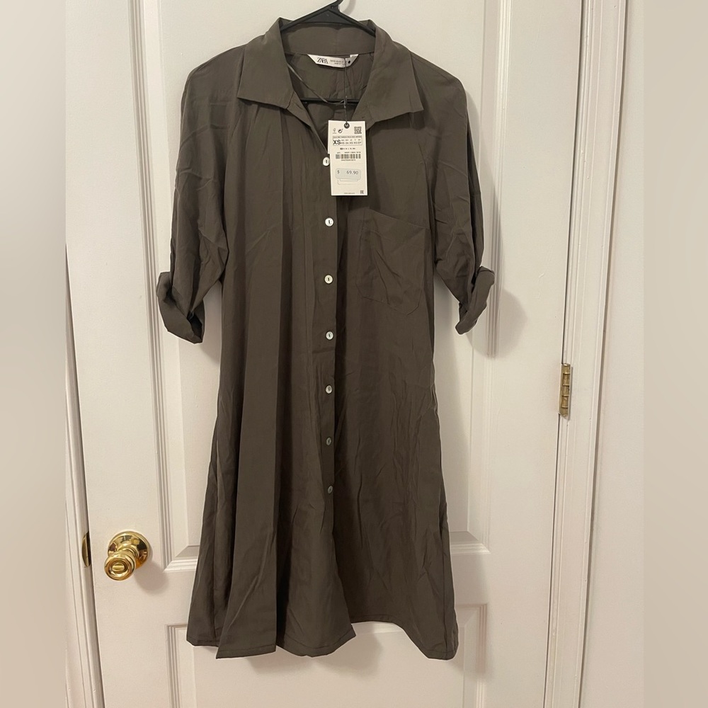 Zara Shirt Dress Green. Size xs. button front chest pocket.